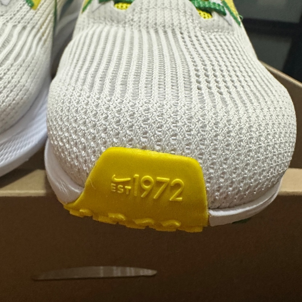 Nike Pegasus 40 White and Yellow Athletic Shoes - Picture 2 of 7